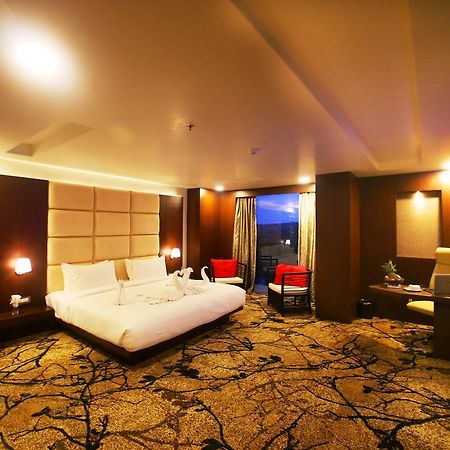 Vijan Mahal Hotel Джабалпур Екстериор снимка