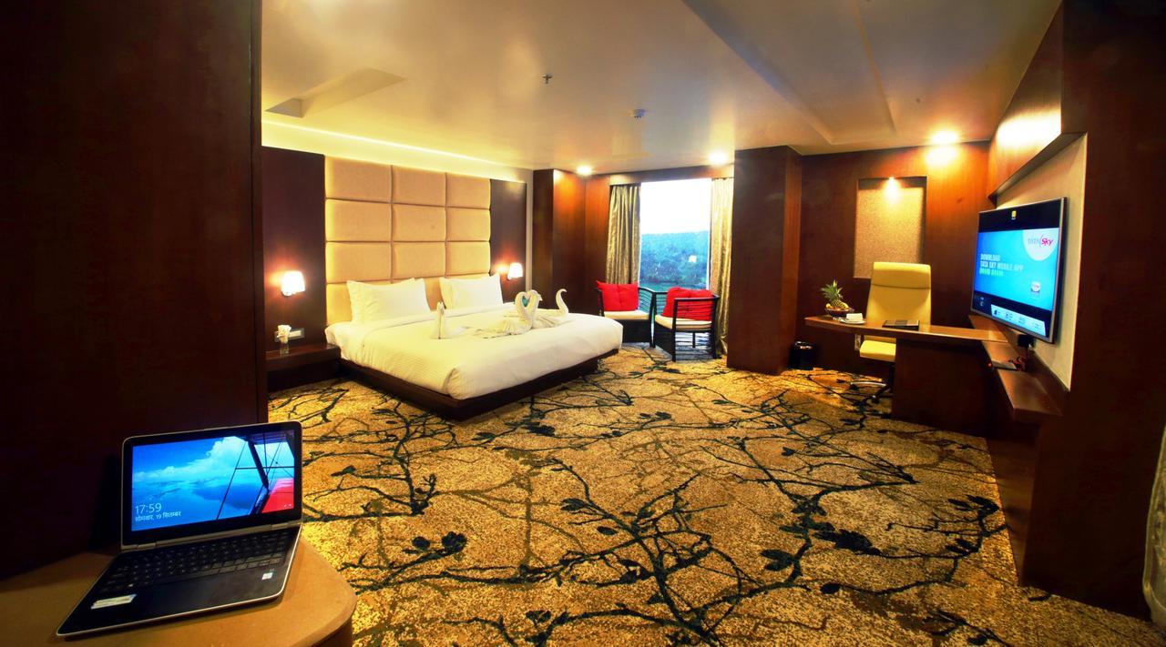 Vijan Mahal Hotel Джабалпур Екстериор снимка
