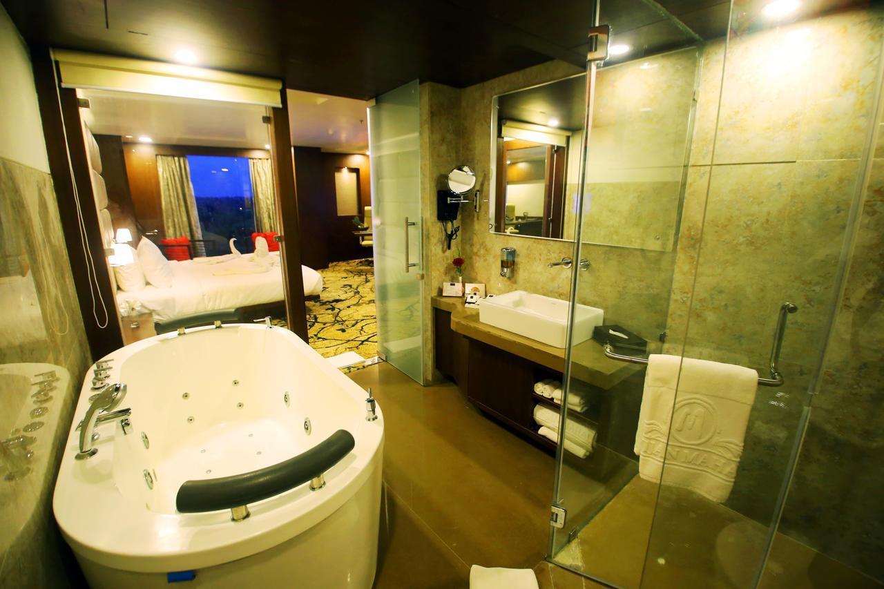 Vijan Mahal Hotel Джабалпур Екстериор снимка
